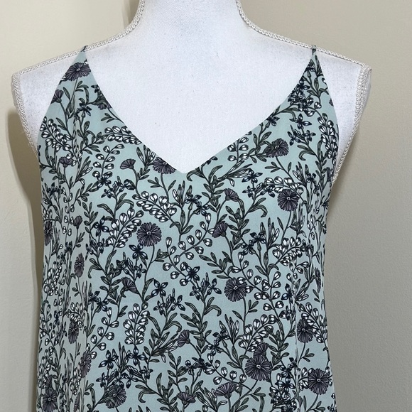 Loft || Woman’s spaghetti straps Blouse like new size Small - Picture 4 of 6